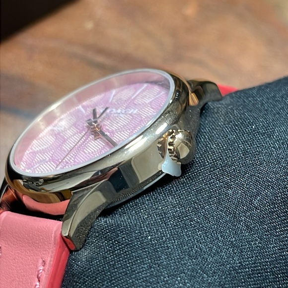 NEW IN BOX COACH 32mm RUBY WATCH WITH SIGNATURE FACE - Picture 7 of 16